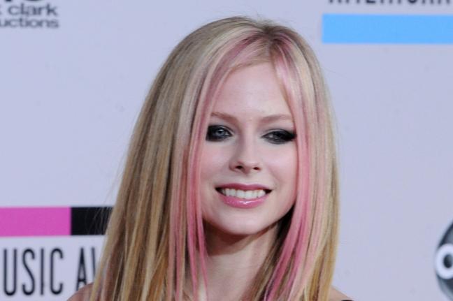 Avril Lavigne Denies She Is In Rehab After Rumors
